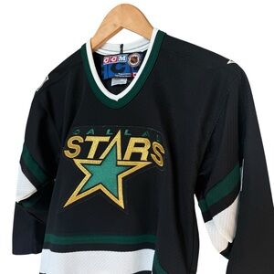 VINTAGE! 90s CCM Dallas Stars Boys Black Hockey Jersey Size S/M NHL Embroidered